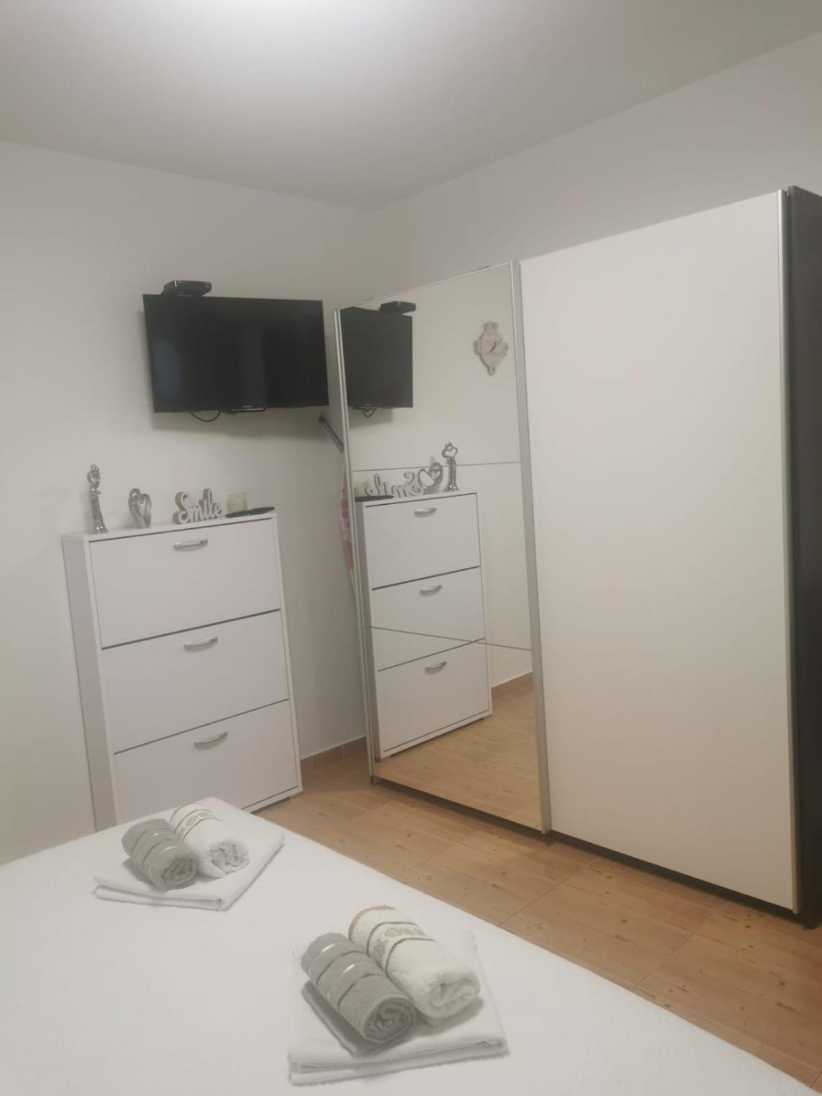 Apartments Tomislav Poljica  Экстерьер фото